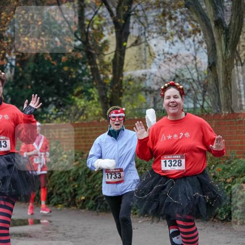 07.12.2025 - St. Pauli X-Mass-Run No. 15 Michael Burmester http://msf.ph/oto/9410208 07.12.2025 09:47:28 Laufen 15, 43, 3015, 2, 1, 5, 1733, 15, 1328 meine-sportfotos.de