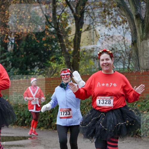 07.12.2025 - St. Pauli X-Mass-Run No. 15 Michael Burmester http://msf.ph/oto/9410217 07.12.2025 09:47:28 Laufen 7, 15, 1733, 5, 1328 meine-sportfotos.de