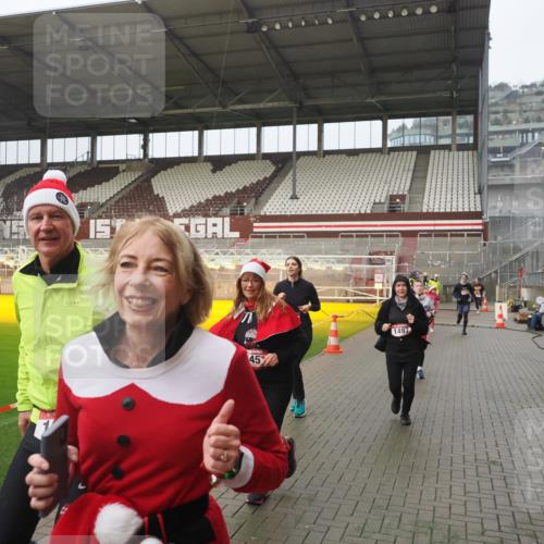 07.12.2025 - St. Pauli X-Mass-Run No. 15 Fabian Wolf http://msf.ph/oto/9410219 07.12.2025 11:10:42 Ziel 29, 30, 31, 49, 122, 134, 745, 1064, 1066, 1380, 1584, 1626, 1692, 3124, 3136, 4574 meine-sportfotos.de
