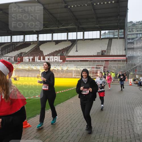 07.12.2025 - St. Pauli X-Mass-Run No. 15 Fabian Wolf http://msf.ph/oto/9410234 07.12.2025 11:10:43 Ziel 29, 30, 31, 49, 122, 134, 745, 1064, 1066, 1380, 1400, 1402, 1584, 1626, 1692, 3124, 3136, 4574 meine-sportfotos.de