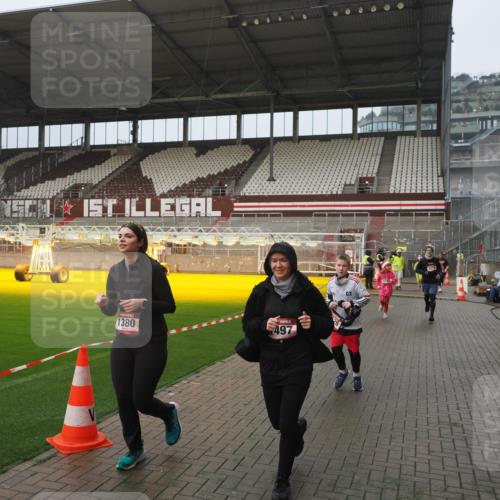 07.12.2025 - St. Pauli X-Mass-Run No. 15 Fabian Wolf http://msf.ph/oto/9410237 07.12.2025 11:10:44 Ziel 29, 30, 31, 49, 122, 134, 745, 1064, 1066, 1380, 1400, 1402, 1584, 1626, 1692, 3124, 3136, 4574 meine-sportfotos.de