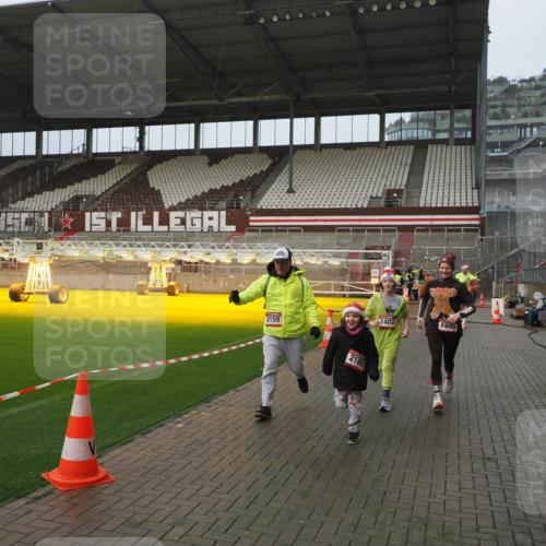 07.12.2025 - St. Pauli X-Mass-Run No. 15 Fabian Wolf http://msf.ph/oto/9410289 07.12.2025 11:10:49 Ziel 29, 122, 745, 1064, 1066, 1380, 1400, 1402, 1584, 1626, 2616, 3124, 3136, 4574 meine-sportfotos.de