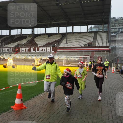 07.12.2025 - St. Pauli X-Mass-Run No. 15 Fabian Wolf http://msf.ph/oto/9410295 07.12.2025 11:10:50 Ziel 29, 745, 1064, 1066, 1380, 1400, 1402, 1584, 1626, 2616, 4574 meine-sportfotos.de