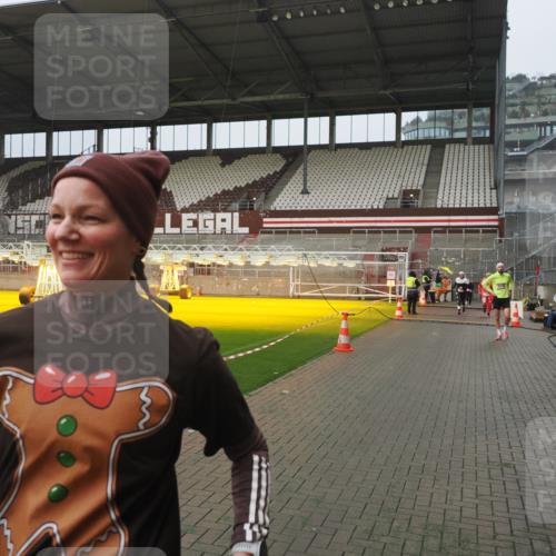07.12.2025 - St. Pauli X-Mass-Run No. 15 Fabian Wolf http://msf.ph/oto/9410315 07.12.2025 11:10:51 Ziel 667, 669, 745, 1380, 1400, 1402, 1584, 1626, 2616, 4574 meine-sportfotos.de