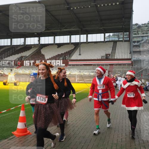 07.12.2025 - St. Pauli X-Mass-Run No. 15 Fabian Wolf http://msf.ph/oto/9410393 07.12.2025 11:11:12 Ziel 48, 411, 660, 697, 698, 777, 787, 788, 812, 815, 817, 832, 841, 909, 1145, 1146, 1147, 1518, 1519, 1557, 1565, 1568, 1619, 1707, 2258, 2742, 4801, 4813 meine-sportfotos.de