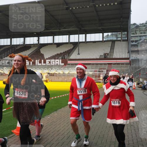 07.12.2025 - St. Pauli X-Mass-Run No. 15 Fabian Wolf http://msf.ph/oto/9410403 07.12.2025 11:11:12 Ziel 48, 411, 660, 697, 698, 777, 787, 788, 812, 815, 817, 832, 841, 909, 1145, 1146, 1147, 1518, 1519, 1557, 1565, 1568, 1619, 1707, 2258, 2742, 4801, 4813 meine-sportfotos.de