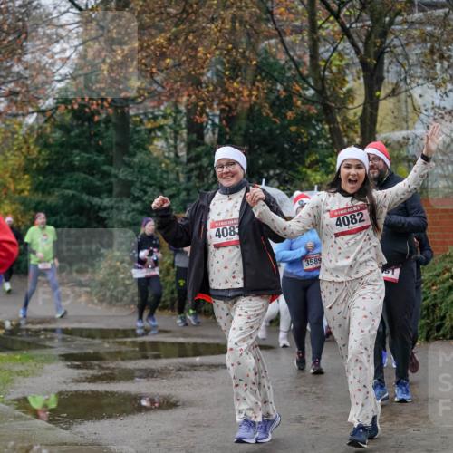 07.12.2025 - St. Pauli X-Mass-Run No. 15 Michael Burmester http://msf.ph/oto/9410437 07.12.2025 09:48:00 Laufen 4083, 3589, 15, 4082 meine-sportfotos.de