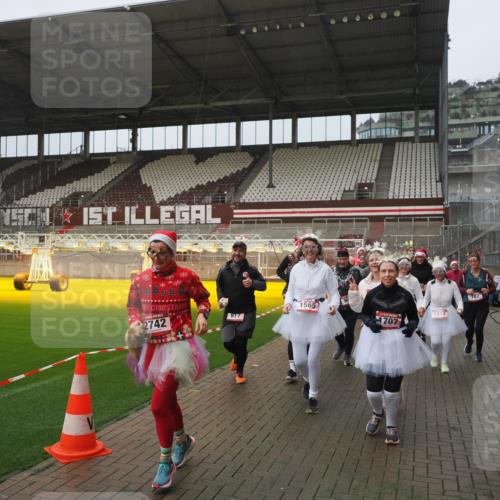 07.12.2025 - St. Pauli X-Mass-Run No. 15 Fabian Wolf http://msf.ph/oto/9410453 07.12.2025 11:11:17 Ziel 182, 190, 411, 697, 698, 777, 787, 788, 812, 815, 817, 832, 841, 909, 1145, 1146, 1147, 1518, 1519, 1557, 1565, 1568, 1619, 1707, 2258, 2742, 4801, 4805, 4806, 4810, 4813, 5005, 5006 meine-sportfotos.de