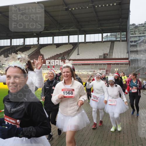07.12.2025 - St. Pauli X-Mass-Run No. 15 Fabian Wolf http://msf.ph/oto/9410477 07.12.2025 11:11:19 Ziel 171, 182, 190, 411, 697, 698, 777, 787, 788, 812, 815, 817, 832, 841, 909, 1145, 1146, 1147, 1518, 1519, 1557, 1565, 1568, 1619, 1707, 1770, 2258, 2742, 4801, 4805, 4806, 4810, 4813, 5005, 5006 meine-sportfotos.de