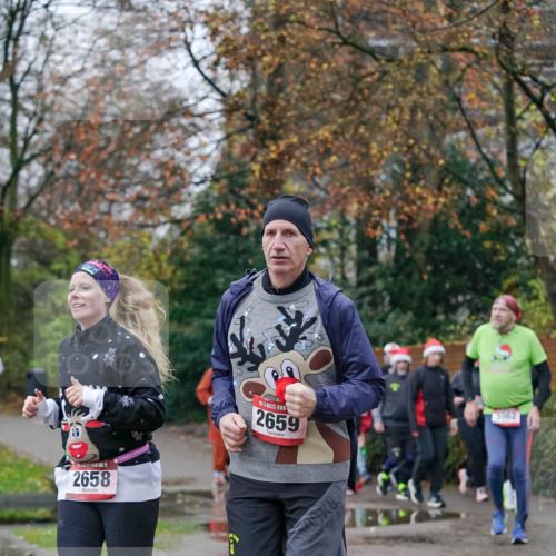 07.12.2025 - St. Pauli X-Mass-Run No. 15 Michael Burmester http://msf.ph/oto/9410519 07.12.2025 09:48:07 Laufen 15, 2658, 2659 meine-sportfotos.de