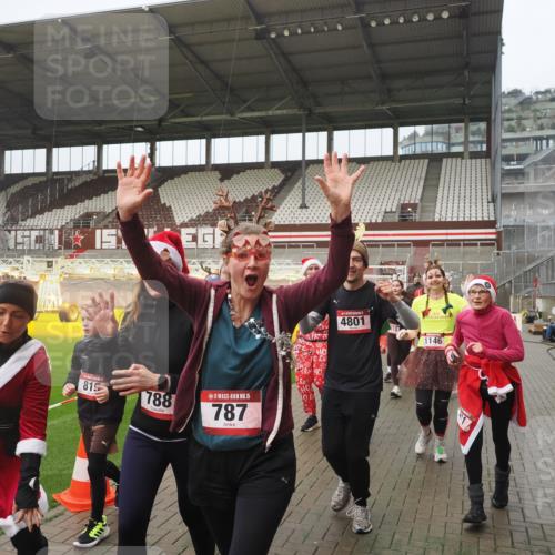 07.12.2025 - St. Pauli X-Mass-Run No. 15 Fabian Wolf http://msf.ph/oto/9410521 07.12.2025 11:11:22 Ziel 171, 182, 190, 411, 697, 698, 777, 787, 788, 812, 815, 817, 832, 841, 909, 1145, 1146, 1147, 1309, 1519, 1557, 1565, 1568, 1619, 1707, 1770, 2258, 2742, 4801, 4805, 4806, 4810, 4813, 5005, 5006 meine-sportfotos.de