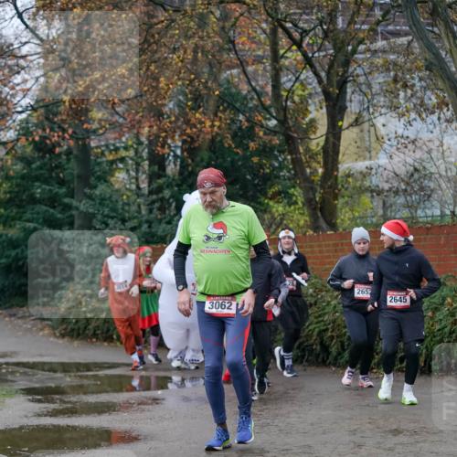 07.12.2025 - St. Pauli X-Mass-Run No. 15 Michael Burmester http://msf.ph/oto/9410534 07.12.2025 09:48:09 Laufen 3062, 2652, 2645 meine-sportfotos.de