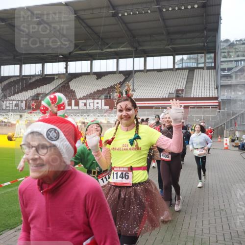 07.12.2025 - St. Pauli X-Mass-Run No. 15 Fabian Wolf http://msf.ph/oto/9410551 07.12.2025 11:11:24 Ziel 171, 182, 190, 411, 777, 787, 788, 812, 815, 817, 832, 841, 909, 1145, 1146, 1147, 1309, 1557, 1565, 1568, 1619, 1707, 1770, 2742, 4801, 4805, 4806, 4810, 4813, 5005, 5006 meine-sportfotos.de