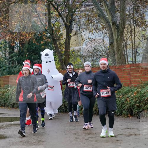 07.12.2025 - St. Pauli X-Mass-Run No. 15 Michael Burmester http://msf.ph/oto/9410552 07.12.2025 09:48:11 Laufen 2641, 3799, 3428, 2652, 2645 meine-sportfotos.de
