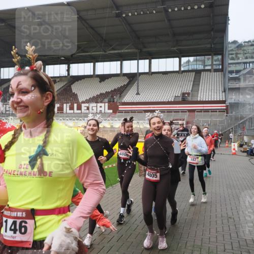 07.12.2025 - St. Pauli X-Mass-Run No. 15 Fabian Wolf http://msf.ph/oto/9410560 07.12.2025 11:11:25 Ziel 171, 182, 190, 411, 777, 787, 788, 812, 815, 817, 832, 841, 909, 1145, 1146, 1147, 1309, 1557, 1565, 1568, 1619, 1707, 1767, 1770, 2742, 4801, 4805, 4806, 4810, 4813, 5005, 5006 meine-sportfotos.de