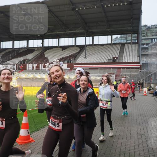 07.12.2025 - St. Pauli X-Mass-Run No. 15 Fabian Wolf http://msf.ph/oto/9410572 07.12.2025 11:11:25 Ziel 171, 182, 190, 411, 777, 787, 788, 812, 815, 817, 832, 841, 909, 1145, 1146, 1147, 1309, 1557, 1565, 1568, 1619, 1707, 1767, 1770, 2742, 4801, 4805, 4806, 4810, 4813, 5005, 5006 meine-sportfotos.de
