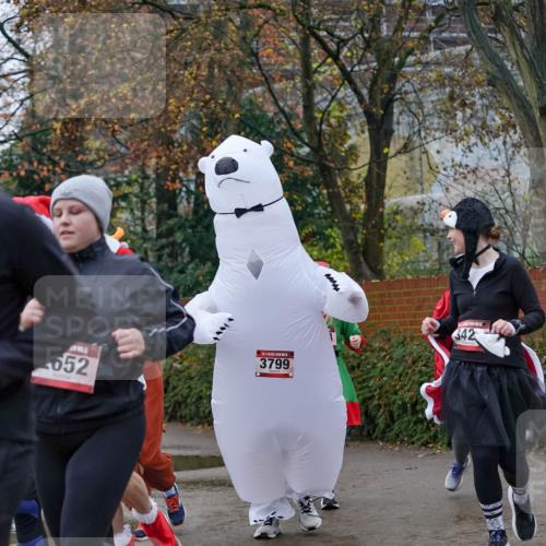 07.12.2025 - St. Pauli X-Mass-Run No. 15 Michael Burmester http://msf.ph/oto/9410581 07.12.2025 09:48:14 Laufen 652, 3799, 342 meine-sportfotos.de