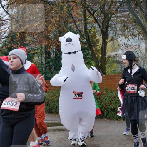 07.12.2025 - St. Pauli X-Mass-Run No. 15 Michael Burmester http://msf.ph/oto/9410584 07.12.2025 09:48:14 Laufen 2652, 3799, 3428 meine-sportfotos.de