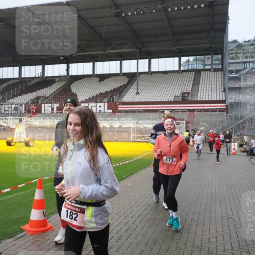 07.12.2025 - St. Pauli X-Mass-Run No. 15 Fabian Wolf http://msf.ph/oto/9410588 07.12.2025 11:11:27 Ziel 171, 182, 190, 411, 777, 787, 788, 812, 815, 817, 832, 841, 909, 1145, 1146, 1147, 1309, 1557, 1565, 1568, 1589, 1619, 1707, 1767, 1770, 4801, 4805, 4806, 4810, 4813, 5005, 5006 meine-sportfotos.de