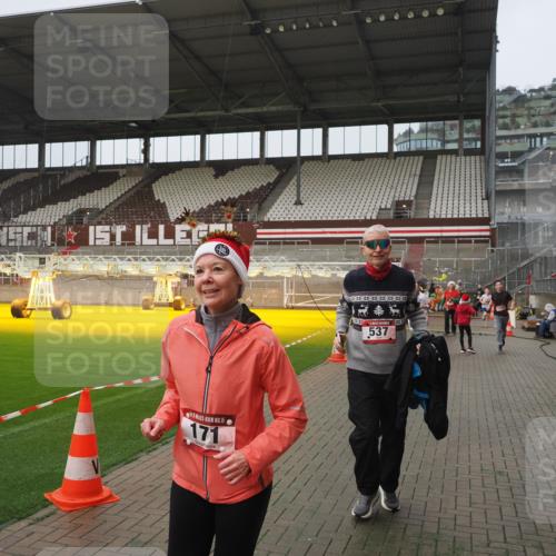 07.12.2025 - St. Pauli X-Mass-Run No. 15 Fabian Wolf http://msf.ph/oto/9410601 07.12.2025 11:11:28 Ziel 171, 182, 190, 411, 777, 787, 788, 812, 815, 817, 832, 841, 909, 1145, 1146, 1147, 1309, 1321, 1557, 1565, 1568, 1589, 1619, 1767, 1770, 4801, 4805, 4806, 4810, 4813, 5005, 5006 meine-sportfotos.de
