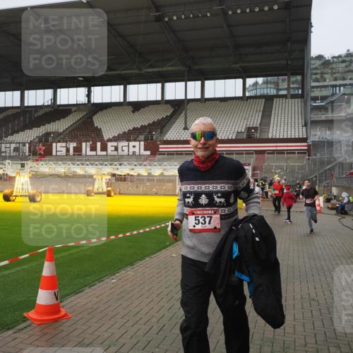 07.12.2025 - St. Pauli X-Mass-Run No. 15 Fabian Wolf http://msf.ph/oto/9410613 07.12.2025 11:11:29 Ziel 171, 182, 190, 411, 777, 787, 788, 812, 815, 832, 841, 909, 1145, 1146, 1147, 1309, 1321, 1589, 1619, 1767, 1770, 4801, 4805, 4806, 4810, 4813, 5005, 5006 meine-sportfotos.de