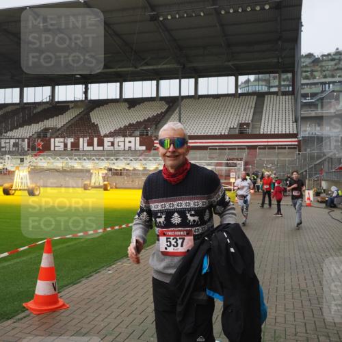07.12.2025 - St. Pauli X-Mass-Run No. 15 Fabian Wolf http://msf.ph/oto/9410616 07.12.2025 11:11:29 Ziel 171, 182, 190, 411, 777, 787, 788, 812, 815, 832, 841, 909, 1145, 1146, 1147, 1309, 1321, 1589, 1619, 1767, 1770, 4801, 4805, 4806, 4810, 4813, 5005, 5006 meine-sportfotos.de