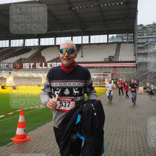 07.12.2025 - St. Pauli X-Mass-Run No. 15 Fabian Wolf http://msf.ph/oto/9410619 07.12.2025 11:11:29 Ziel 171, 182, 190, 411, 777, 787, 788, 812, 815, 832, 841, 909, 1145, 1146, 1147, 1309, 1321, 1589, 1619, 1767, 1770, 4801, 4805, 4806, 4810, 4813, 5005, 5006 meine-sportfotos.de