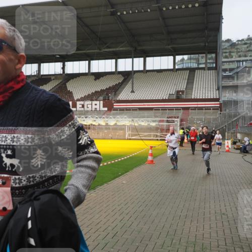 07.12.2025 - St. Pauli X-Mass-Run No. 15 Fabian Wolf http://msf.ph/oto/9410625 07.12.2025 11:11:30 Ziel 171, 182, 190, 411, 788, 812, 815, 841, 1145, 1146, 1147, 1309, 1321, 1589, 1714, 1767, 1770, 4801, 4805, 4806, 4810, 4813, 5005, 5006 meine-sportfotos.de