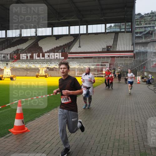 07.12.2025 - St. Pauli X-Mass-Run No. 15 Fabian Wolf http://msf.ph/oto/9410634 07.12.2025 11:11:31 Ziel 171, 182, 190, 411, 812, 815, 1145, 1146, 1147, 1309, 1321, 1589, 1711, 1714, 1767, 1770, 4805, 4806, 4810, 5005, 5006 meine-sportfotos.de