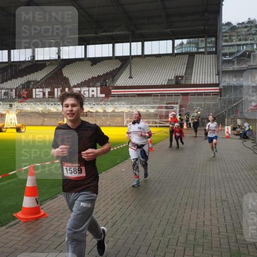 07.12.2025 - St. Pauli X-Mass-Run No. 15 Fabian Wolf http://msf.ph/oto/9410638 07.12.2025 11:11:32 Ziel 171, 182, 190, 1145, 1146, 1147, 1309, 1321, 1589, 1711, 1714, 1767, 1770, 4805, 4806, 4810, 5005, 5006 meine-sportfotos.de