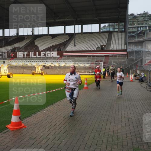 07.12.2025 - St. Pauli X-Mass-Run No. 15 Fabian Wolf http://msf.ph/oto/9410644 07.12.2025 11:11:32 Ziel 171, 182, 190, 1145, 1146, 1147, 1309, 1321, 1589, 1711, 1714, 1767, 1770, 4805, 4806, 4810, 5005, 5006 meine-sportfotos.de