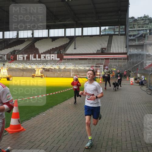 07.12.2025 - St. Pauli X-Mass-Run No. 15 Fabian Wolf http://msf.ph/oto/9410663 07.12.2025 11:11:33 Ziel 171, 182, 190, 1309, 1321, 1589, 1711, 1714, 1767, 1770, 4805, 4806, 4810, 5005, 5006 meine-sportfotos.de