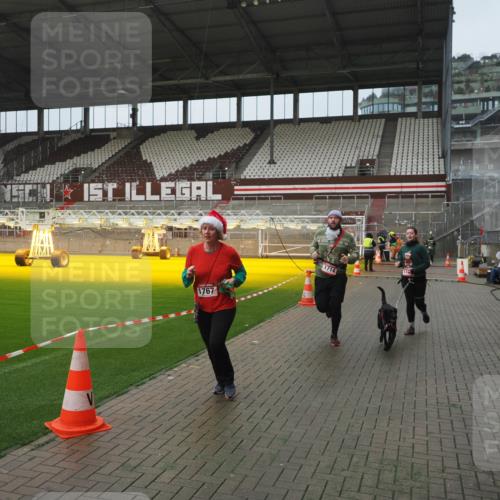 07.12.2025 - St. Pauli X-Mass-Run No. 15 Fabian Wolf http://msf.ph/oto/9410687 07.12.2025 11:11:35 Ziel 171, 182, 190, 1309, 1321, 1589, 1711, 1714, 1767, 1770, 4805, 4806, 4810, 5005, 5006 meine-sportfotos.de