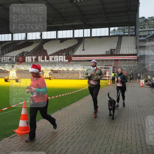 07.12.2025 - St. Pauli X-Mass-Run No. 15 Fabian Wolf http://msf.ph/oto/9410693 07.12.2025 11:11:36 Ziel 171, 182, 190, 1309, 1321, 1589, 1711, 1714, 1767, 1770 meine-sportfotos.de
