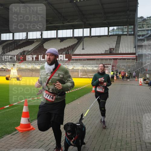 07.12.2025 - St. Pauli X-Mass-Run No. 15 Fabian Wolf http://msf.ph/oto/9410708 07.12.2025 11:11:37 Ziel 171, 182, 190, 1309, 1321, 1589, 1711, 1714, 1767, 1770 meine-sportfotos.de