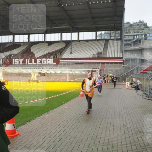 07.12.2025 - St. Pauli X-Mass-Run No. 15 Fabian Wolf http://msf.ph/oto/9410783 07.12.2025 11:11:48 Ziel 679, 689, 690, 694, 1186, 1321, 1711, 1714 meine-sportfotos.de