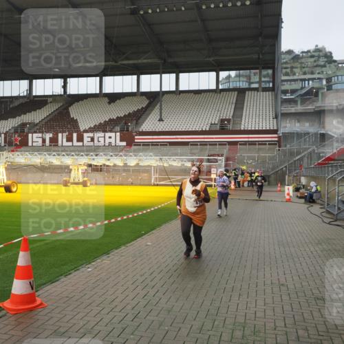 07.12.2025 - St. Pauli X-Mass-Run No. 15 Fabian Wolf http://msf.ph/oto/9410786 07.12.2025 11:11:49 Ziel 679, 689, 690, 694, 1186, 1711, 1714 meine-sportfotos.de