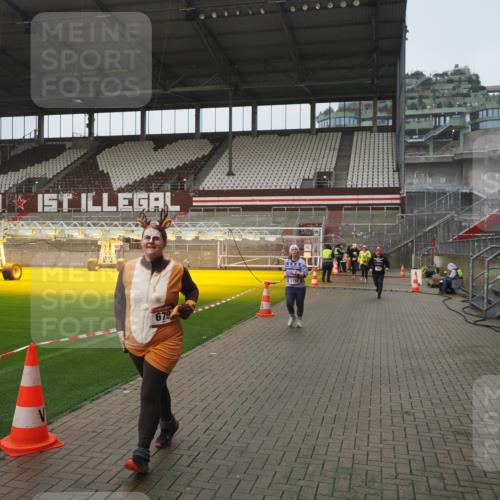 07.12.2025 - St. Pauli X-Mass-Run No. 15 Fabian Wolf http://msf.ph/oto/9410804 07.12.2025 11:11:50 Ziel 408, 679, 689, 690, 694, 1186, 1711, 1714 meine-sportfotos.de