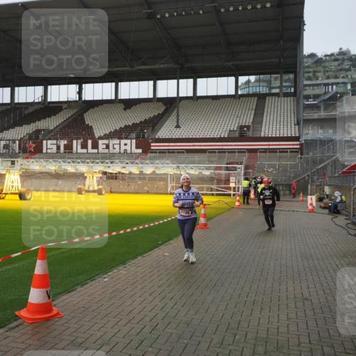 07.12.2025 - St. Pauli X-Mass-Run No. 15 Fabian Wolf http://msf.ph/oto/9410822 07.12.2025 11:11:52 Ziel 408, 437, 679, 689, 690, 694, 1186 meine-sportfotos.de