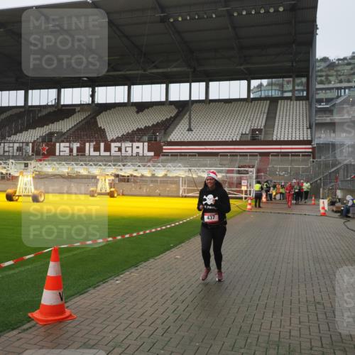 07.12.2025 - St. Pauli X-Mass-Run No. 15 Fabian Wolf http://msf.ph/oto/9410894 07.12.2025 11:11:56 Ziel 408, 437, 679, 689, 690, 694, 695, 1186 meine-sportfotos.de