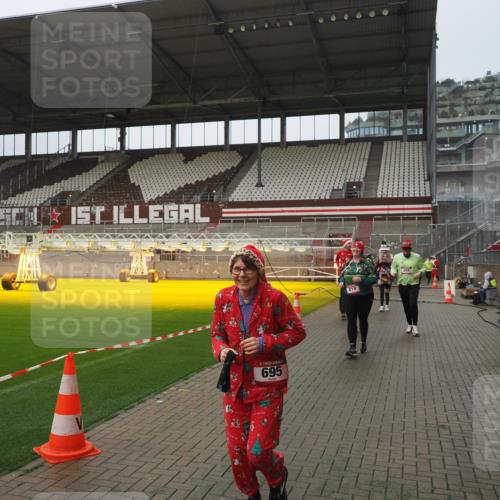 07.12.2025 - St. Pauli X-Mass-Run No. 15 Fabian Wolf http://msf.ph/oto/9410934 07.12.2025 11:12:07 Ziel 388, 408, 416, 437, 694, 695, 819, 1246, 1278 meine-sportfotos.de