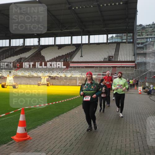 07.12.2025 - St. Pauli X-Mass-Run No. 15 Fabian Wolf http://msf.ph/oto/9410949 07.12.2025 11:12:08 Ziel 76, 79, 388, 408, 416, 437, 695, 819, 1246, 1278 meine-sportfotos.de