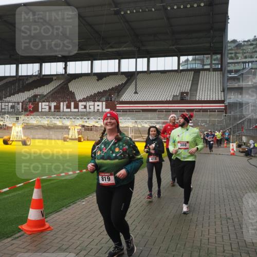 07.12.2025 - St. Pauli X-Mass-Run No. 15 Fabian Wolf http://msf.ph/oto/9410962 07.12.2025 11:12:09 Ziel 76, 79, 388, 408, 416, 437, 695, 819, 1246, 1278 meine-sportfotos.de