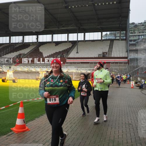 07.12.2025 - St. Pauli X-Mass-Run No. 15 Fabian Wolf http://msf.ph/oto/9410965 07.12.2025 11:12:09 Ziel 76, 79, 388, 408, 416, 437, 695, 819, 1246, 1278 meine-sportfotos.de
