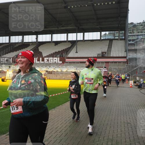07.12.2025 - St. Pauli X-Mass-Run No. 15 Fabian Wolf http://msf.ph/oto/9410971 07.12.2025 11:12:10 Ziel 76, 79, 388, 408, 416, 437, 605, 695, 819, 1246, 1278 meine-sportfotos.de