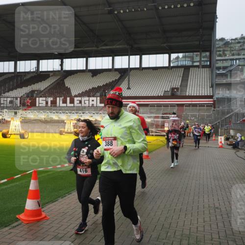 07.12.2025 - St. Pauli X-Mass-Run No. 15 Fabian Wolf http://msf.ph/oto/9410980 07.12.2025 11:12:10 Ziel 76, 79, 388, 408, 416, 437, 605, 695, 819, 1246, 1278 meine-sportfotos.de