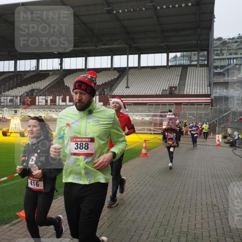 07.12.2025 - St. Pauli X-Mass-Run No. 15 Fabian Wolf http://msf.ph/oto/9410986 07.12.2025 11:12:11 Ziel 76, 79, 388, 416, 437, 597, 605, 695, 819, 1246, 1278 meine-sportfotos.de