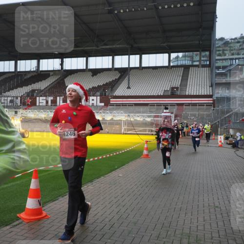 07.12.2025 - St. Pauli X-Mass-Run No. 15 Fabian Wolf http://msf.ph/oto/9410993 07.12.2025 11:12:11 Ziel 76, 79, 388, 416, 437, 597, 605, 695, 819, 1246, 1278 meine-sportfotos.de