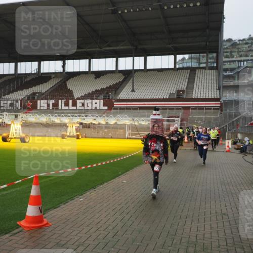 07.12.2025 - St. Pauli X-Mass-Run No. 15 Fabian Wolf http://msf.ph/oto/9410999 07.12.2025 11:12:13 Ziel 76, 79, 388, 416, 597, 605, 695, 819, 836, 888, 1246, 1278 meine-sportfotos.de
