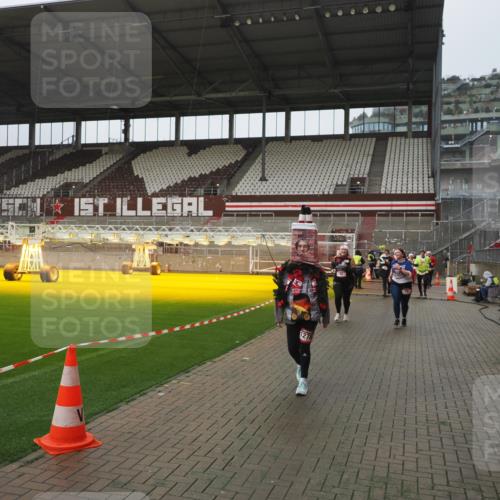 07.12.2025 - St. Pauli X-Mass-Run No. 15 Fabian Wolf http://msf.ph/oto/9411002 07.12.2025 11:12:13 Ziel 76, 79, 388, 416, 597, 605, 695, 819, 836, 888, 1246, 1278 meine-sportfotos.de